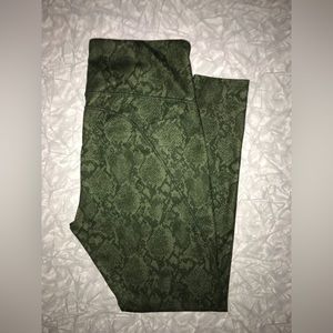 All in Motion high waisted green patterned leggings with pockets. Size Large